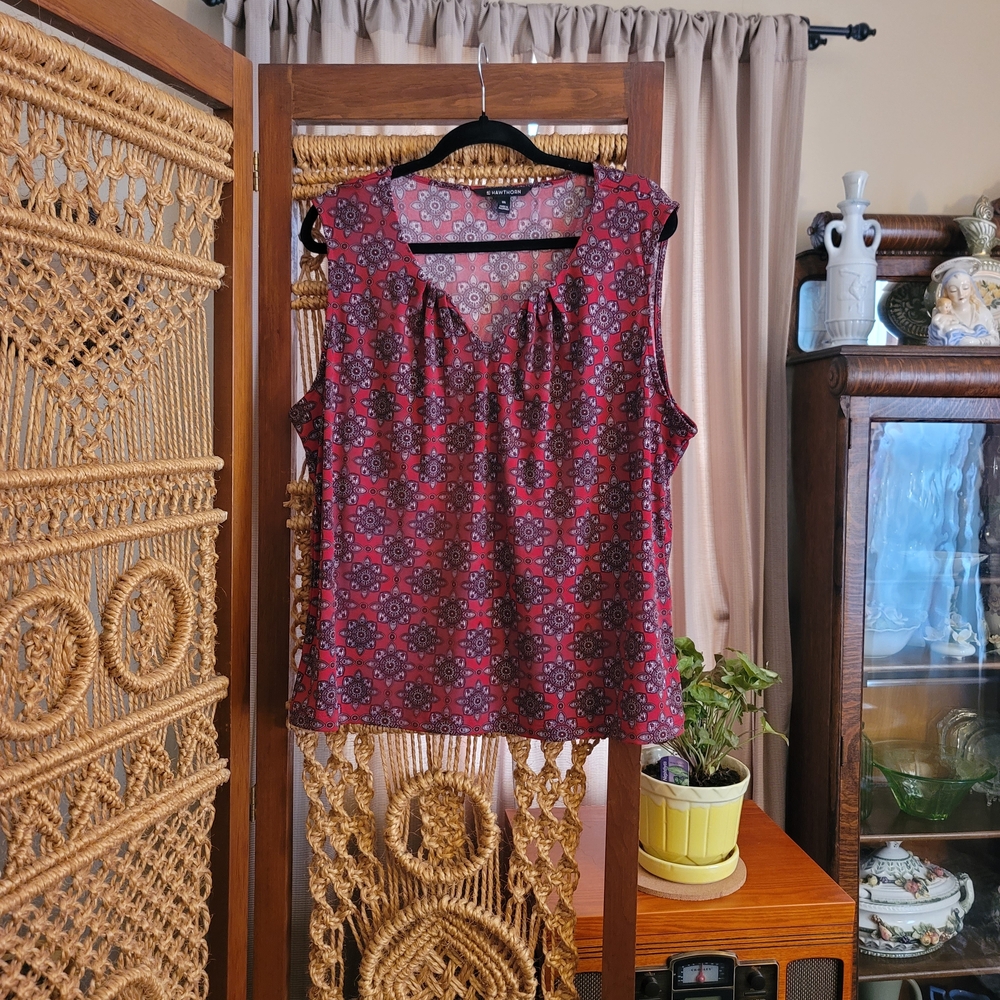 Stylish Sleeveless Red Patterned Top